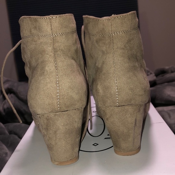 LACE Up Booties - Picture 4 of 5